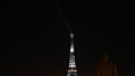Paris: le centre temporairement plongé dans le noir après un « incident technique », 125.000 clients touchés