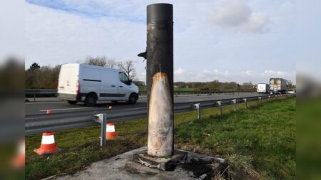 Plusieurs radars automatiques vandalisés et brûlés en pleine nuit dans le Gard