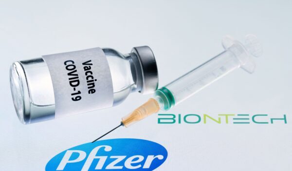 Vaccin anti-Covid : ses dernières doses écoulées, Sanofi prévoit un vaccin polyvalent, contre le Covid-19 et la grippe