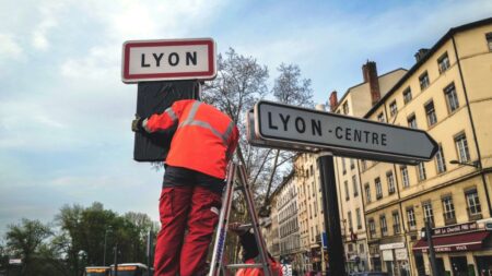 « Presqu’île à vivre »: Lyon va fermer son hypercentre aux voitures, scooters et motos dès 2025