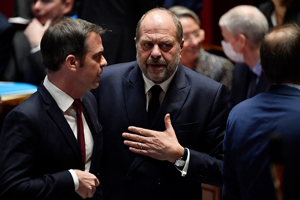 Le porte-parole du gouvernement Olivier Veran et le ministre de la Justice Éric Dupond-Moretti en janvier 2023. (JULIEN DE ROSA/AFP via Getty Images)