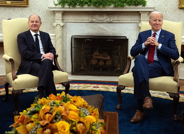 Le président américain Joe Biden rencontre le chancelier allemand Olaf Scholz dans le bureau oval de la Maison-Blanche à Washington, DC, le 3 mars 2023. (ANDREW CABALLERO-REYNOLDS/AFP via Getty Images)