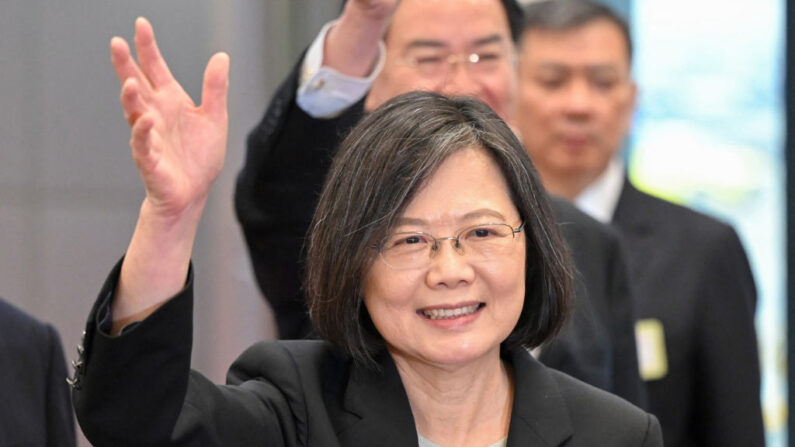 La présidente taïwanaise Tsai Ing-wen en « transit » aux États-Unis, sous l’œil de Pékin. (Photo SAM YEH/AFP via Getty Images)