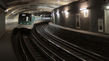 Métro parisien, ligne 4: une série d’erreurs ayant bloqué des centaines de voyageurs révélée par une enquête