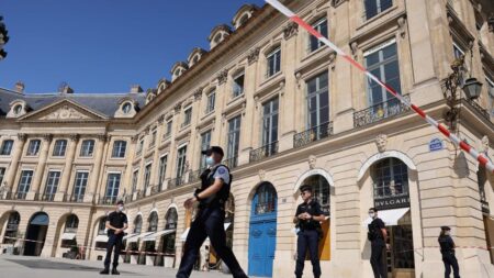 Braquage d’une bijouterie Bulgari à Paris, des suspects en fuite