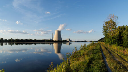 Allemagne: les trois derniers réacteurs nucléaires vont être définitivement éteints samedi