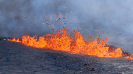 Russie: l’éruption d’un volcan en Extrême-Orient projette un nuage de cendres