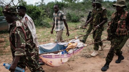 Kenya: les recherches se poursuivent après la mort de 51 adeptes d’une secte