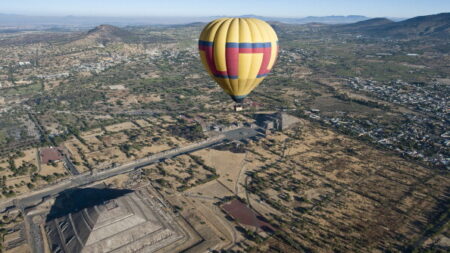 Mexique: deux morts dans l’incendie d’une montgolfière au-desssus de Teotihuacan