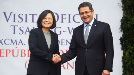 La Chine utilise la « diplomatie du chéquier » en Amérique latine pour isoler Taïwan, alors que la menace d’invasion augmente