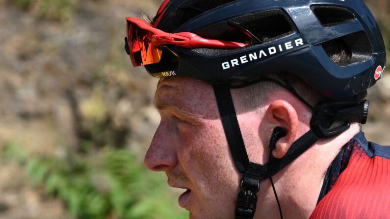 Le Britannique Tao Geoghegan Hart, vainqueur de l'étape inaugurale du Tour des Alpes lundi, a conforté mardi son maillot vert de leader. (Photo by MARCO BERTORELLO/AFP via Getty Images)