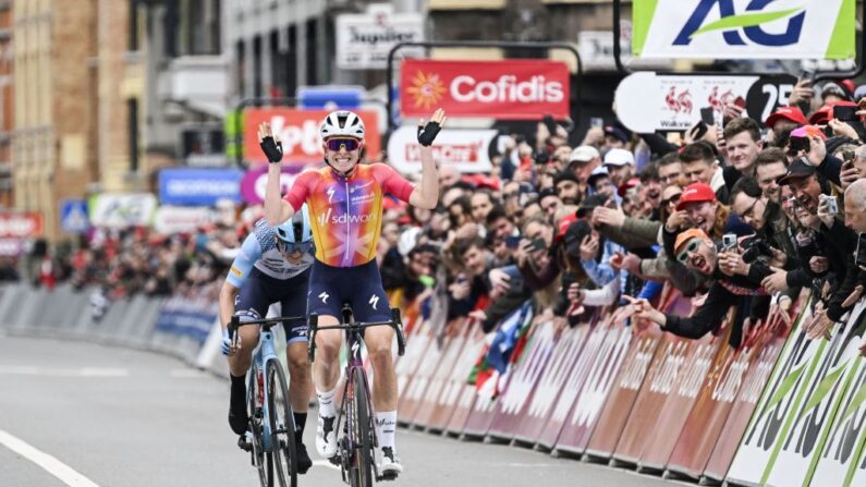 La Néerlandaise Demi Vollering s'est imposée lors de la 5e étape du Tour d'Espagne féminin, vendredi courue entre La Cabrera et Riaza, s'emparant au passage du maillot rouge que détenait Marianne Vos. (Photo by TOM GOYVAERTS/BELGA MAG/AFP via Getty Images)
