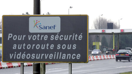 Somme: un véhicule de la Sanef violemment percuté par un camion sur l’A29