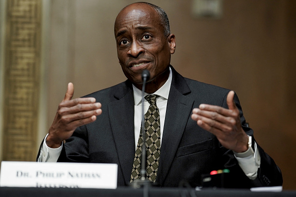 Le vice-président afro-américain de la Réserve fédérale Philip Jefferson. (KEN CEDENO/POOL/AFP via Getty Images)
