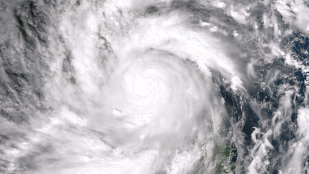 Arrivée imminente du typhon Mawar droit sur l’île de Guam