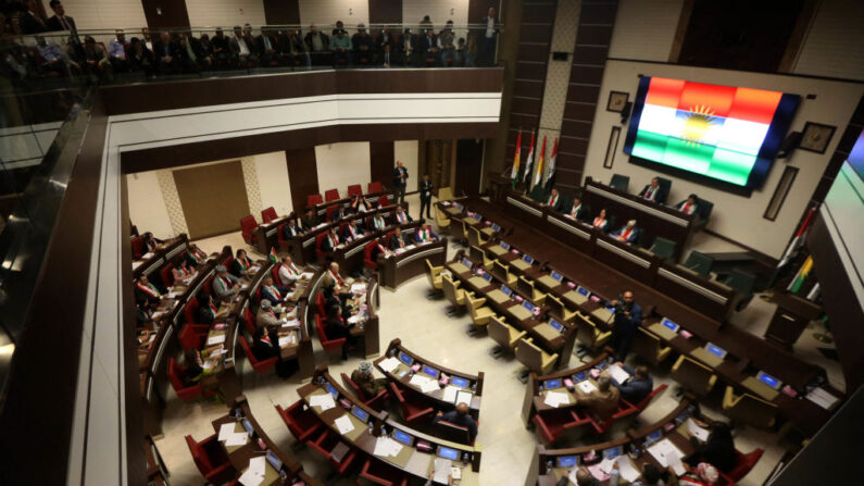 Session du parlement régional du Kurdistan à Arbil. (Photo d'illustration SAFIN HAMID/AFP via Getty Images)
