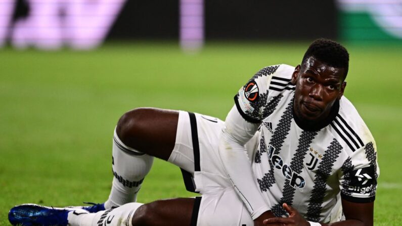 Le Français Paul Pogba, milieu de terrain de la Juventus et des Bleus, sera indisponible entre deux et trois semaines après sa nouvelle blessure à la cuisse gauche dimanche soir. (Photo by MARCO BERTORELLO/AFP via Getty Images)