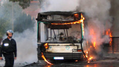 Paris: un bus hybride de la RATP prend feu sur le périphérique, sans faire de blessés