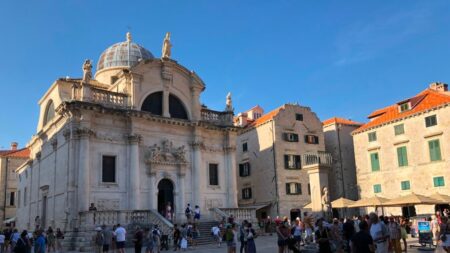 Croatie: il ne sera plus permis de traîner les valises à roulettes à Dubrovnik, jugées trop bruyantes