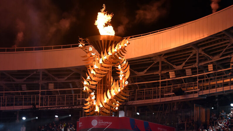 Flamme allumant la vasque lors de la cérémonie d'ouverture des Jeux européens de 2019 au stade Dinamo de Minsk, le 21 juin 2019. (Photo SERGEI GAPON/AFP via Getty Images)