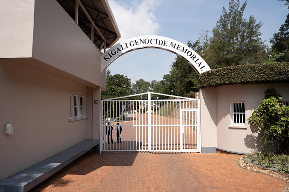 L'entrée du Mémorial du génocide de Gisozi, à Kigali, au Rwanda. (SIMON WOHLFAHRT/AFP via Getty Images)