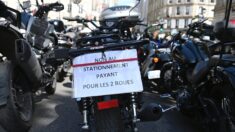 Les motards en colère défilent dans Paris contre le contrôle technique, les ZFE et le stationnement payant
