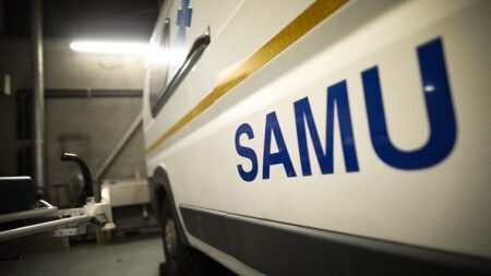 L’ambulance du Samu arrive près de deux heures après son appel, sa femme frôle la mort