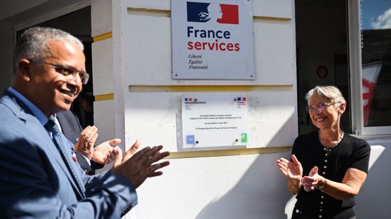 Inauguration avec Élisabeth Borne de l'espace France Services à Salazie sur l'île de La Réunion le 11 mai 2023. (Photo EMMANUEL DUNAND/AFP via Getty Images)