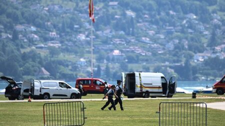 Au moins sept blessés dont six enfants en bas âge dans une attaque au couteau, un homme interpellé