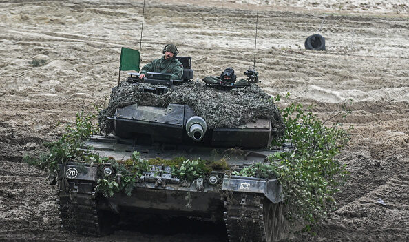 Ukraine: l’armée russe affirme avoir capturé des chars allemands Leopard et des blindés américains Bradley