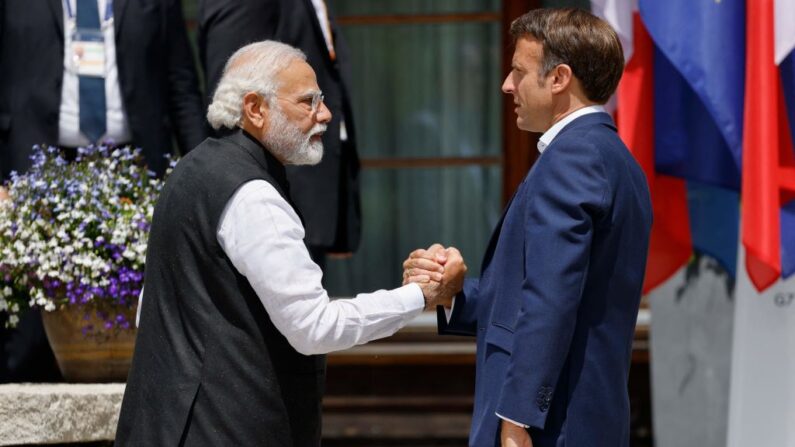 Le Premier ministre indien Narendra Modi et le président français Emmanuel Macron en juin 2022. (Photo LUDOVIC MARIN/POOL/AFP via Getty Images)