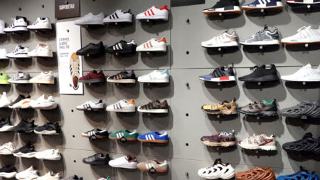 Les baskets Yeezy d’Adidas à nouveau en vente, au profit d’ONG contre l’antisémitisme