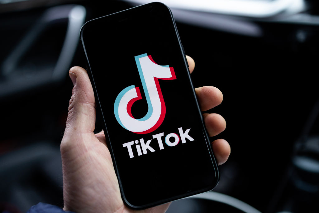 « Nous allons chasser ce voyou de notre quartier » : l’Albanie interdit TikTok pendant au moins un an