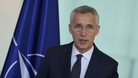 Le Norvégien Jens Stoltenberg reconduit pour un an à la tête de l’Otan