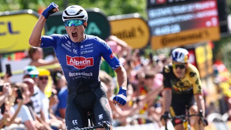 Jasper Philipsen a remporté sa deuxième victoire en deux jours mardi dans le Tour de France après une étape particulièrement paresseuse avant un final émaillé de chutes sur le circuit automobile de Nogaro. (Photo by ANNE-CHRISTINE POUJOULAT/AFP via Getty Images)