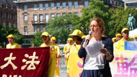 Les pratiquants européens du Falun Gong protestent contre la répression du PCC à l’occasion de la Journée internationale des Nations unies pour le soutien aux victimes de la torture