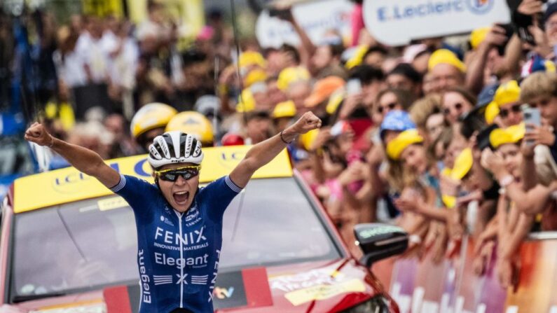 Yara Kastelijn a remporté la 4e étape du Tour de France Femmes . (Photo by JEFF PACHOUD/AFP via Getty Images)