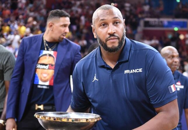 Le manager général des Bleus, Boris Diaw (à.d) le 31 juillet 2023. (Photo : GAIZKA IROZ/AFP via Getty Images)