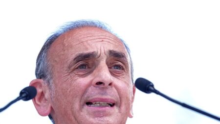 Abaya: pour «éviter toute provocation», Éric Zemmour réclame «la généralisation du port de l’uniforme»