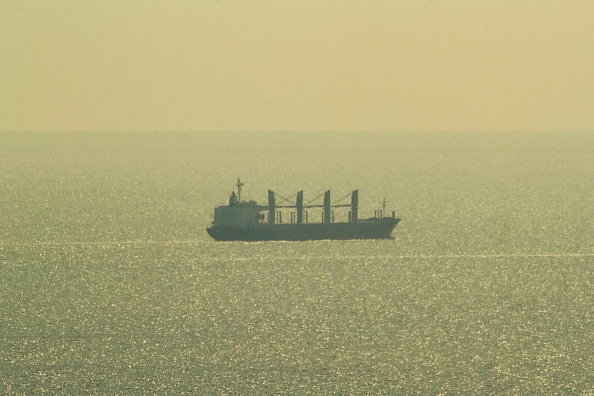 Le vraquier « Primus » naviguant vers le port bulgare de Varna, sur la mer Noire, le 26 août 2023. (Photo STRINGER/AFP via Getty Images)
