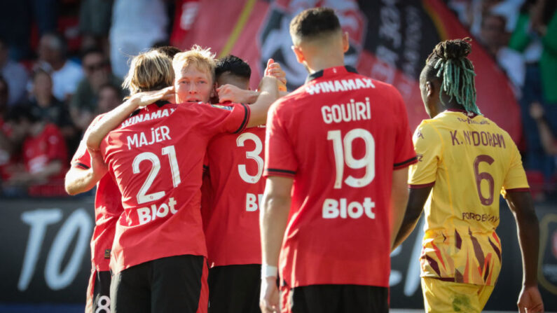 Les joueurs de Rennes célèbrent un but marqué contre le FC Metz, le 13 août 2023. (Photo : LOU BENOIST/AFP via Getty Images)