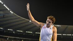 Athlétisme: Duplantis établit un nouveau record du monde du saut à la perche avec 6,23 m