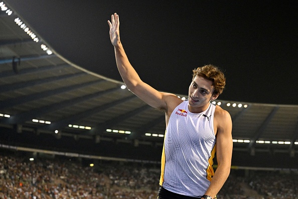 Le champion olympique suédois Armand Duplantis a amélioré son record centimètre par centimètre. (Photo JOHN THYS/AFP via Getty Images)