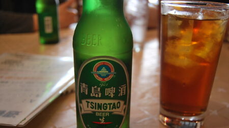 Chine: le brasseur Tsingtao traque un employé ayant uriné dans une cuve