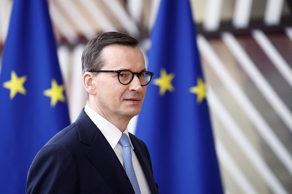 Le chef du gouvernement polonais, Mateusz Morawiecki, a promis de mettre son « veto » à cette réforme. (Photo KENZO TRIBOUILLARD/AFP via Getty Images)