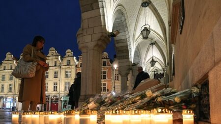 Ultime hommage d’Arras pour les funérailles de Dominique Bernard, sous haute surveillance