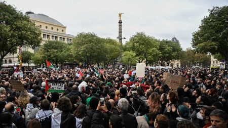 À Paris, des milliers de participants à un rassemblement pro-palestinien interdite