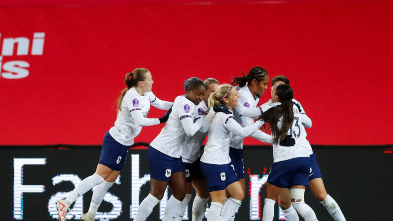 L'équipe de France féminine, s'est imposée 2-1 contre la Norvège vendredi à Oslo lors de la troisième journée de Ligue des nations. (Photo : FREDERIK RINGNES/NTB/AFP via Getty Images)