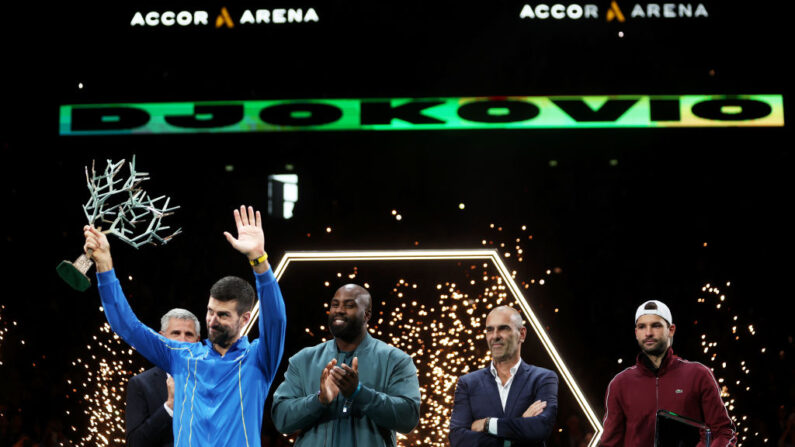 Le n°1 mondial Novak Djokovic s'est imposé pour la septième fois à Paris dimanche, et pour la 40e en Masters 1000. (Photo : Dean Mouhtaropoulos/Getty Images)