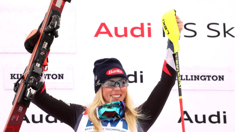 L'Américaine Mikaela Shiffrin, reine du ski alpin, a remporté le slalom de Killington (Etats-Unis) dimanche, sa 90e victoire en Coupe du monde, un record. (Photo : Sean M. Haffey/Getty Images)